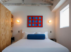 Artful Studio at Iconic Property
